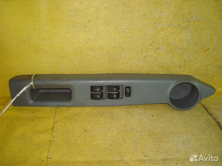 Блок упр-я стеклоподъемниками Toyota Passo KGC10 (Переднее Правое)