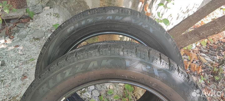 Bridgestone Blizzak VRX 215/55 R18