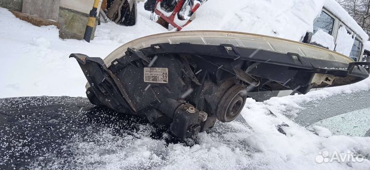 Фара правая фонарь левый Ярис