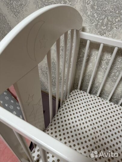 Кроватка,комод и качели. Плюс матрасы