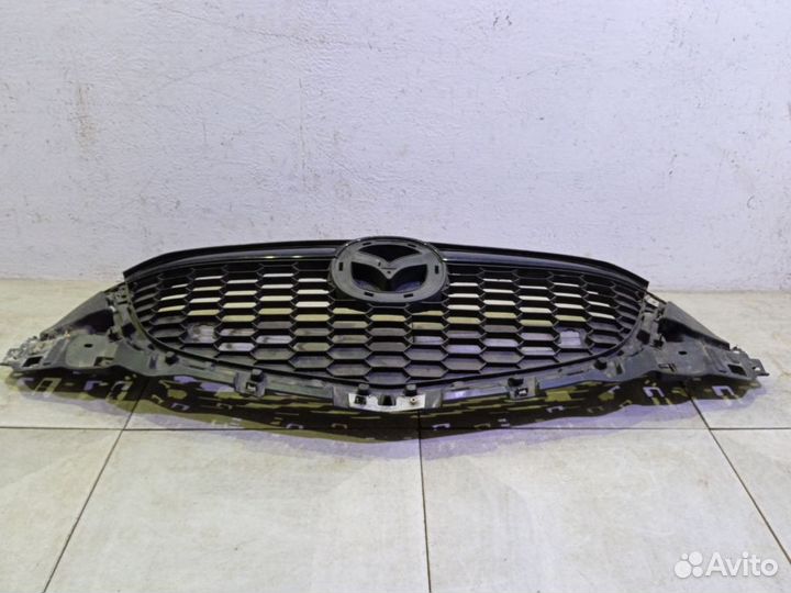 Решетка радиатора Мазда