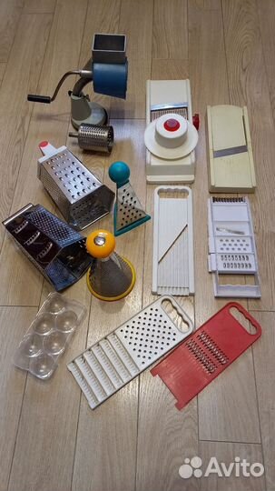 Тёрки разные, лоточки эмалированные и др