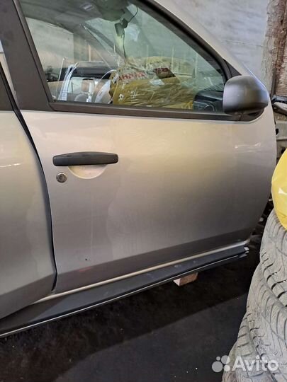 Дверь передняя правая Nissan Terrano D10