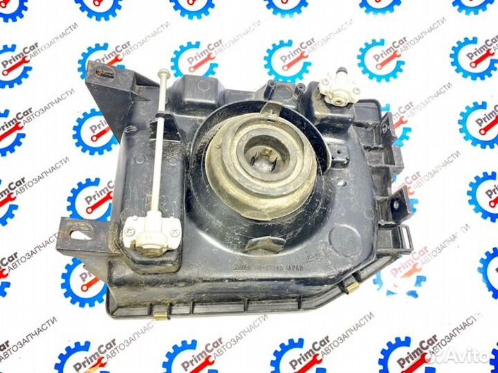 Фара правая Mitsubishi Pajero V26WG