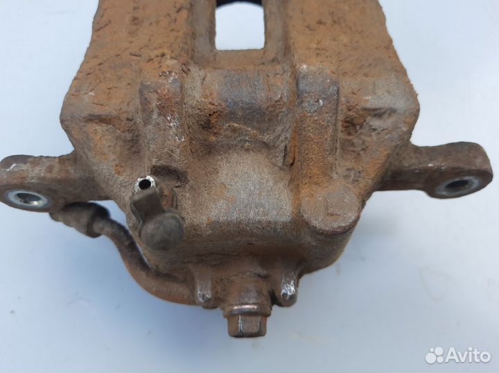 Суппорт передний левый Хендай Верна Акцент 3