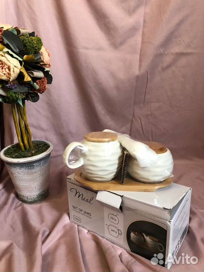 Набор чайник и сахарница