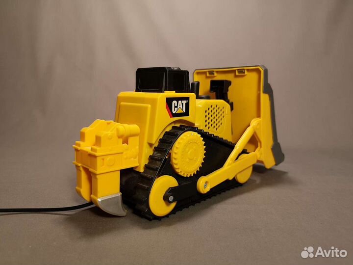 Трактор Caterpillar на дистанционном управлении