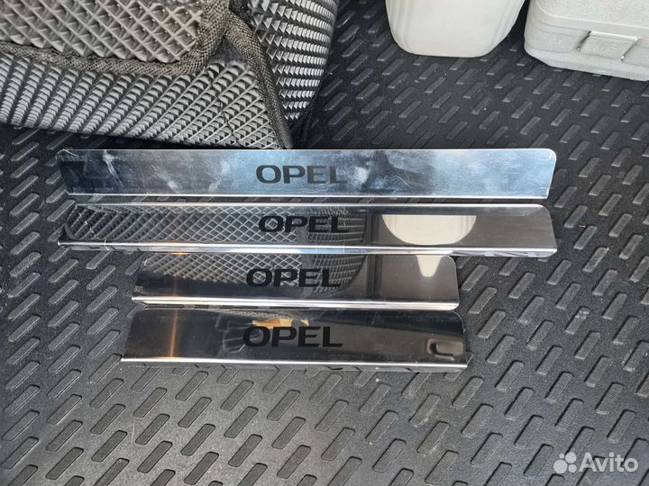 Накладки на пороги opel астра j новые