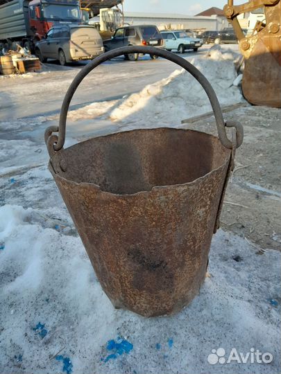 Ведро старое кованое
