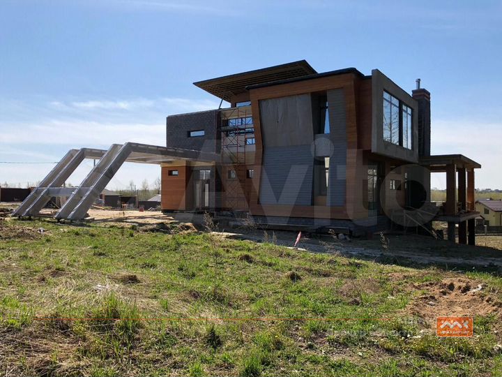 Коттедж 665 м² на участке 56 сот.