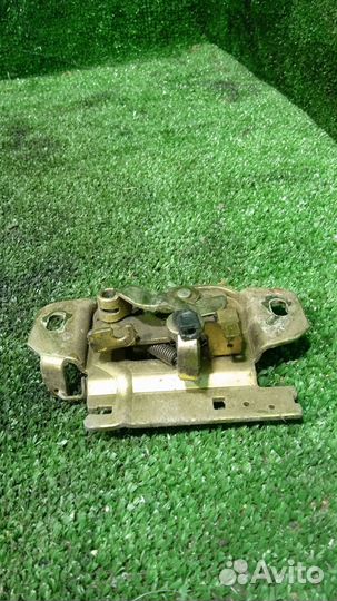 Замок крышки багажника Mitsubishi Eclipse