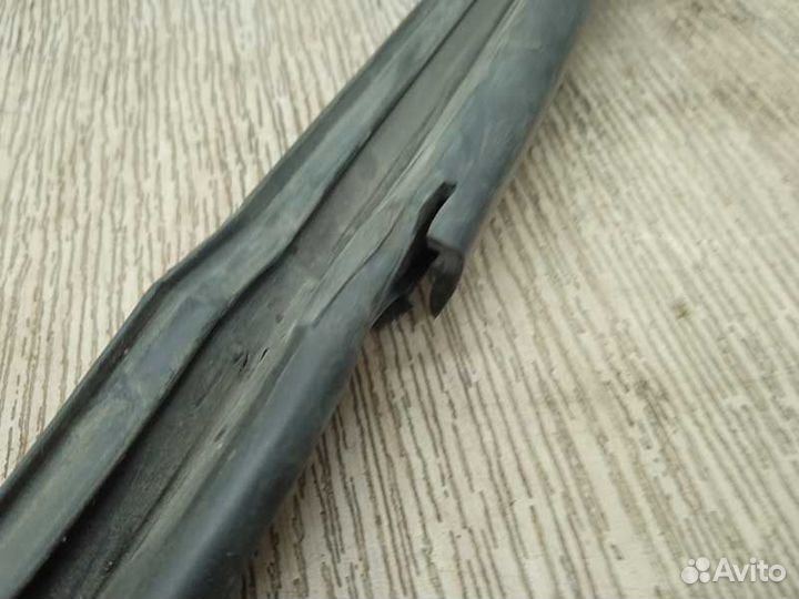 Уплотнитель стекла двери передней правой Lifan X50