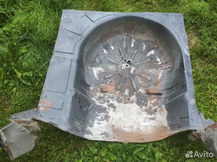 Пол багажника 