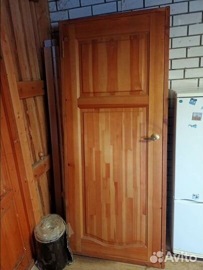 Дверь входная деревянная с коробкой