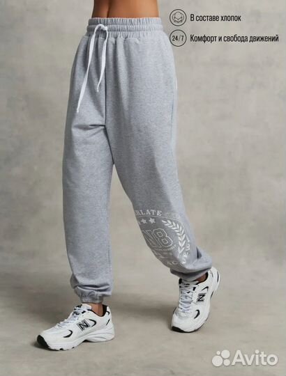 Брюки джоггеры с принтом