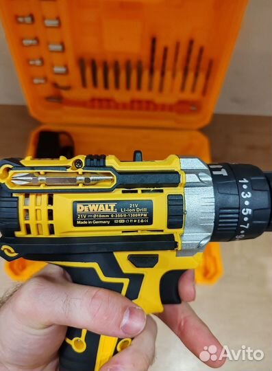 Шуруповерт dewalt ударный 21 v с битами