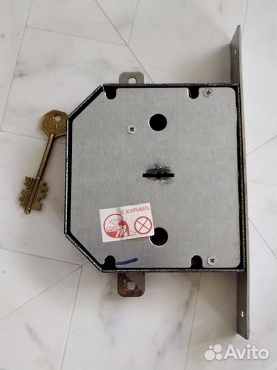 Замок врезной дверной class