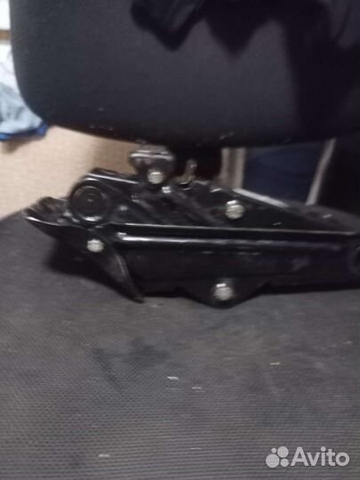 Домкрат винтовой