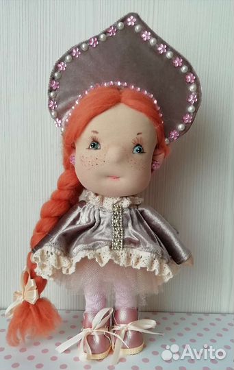 Куколка с кокошником