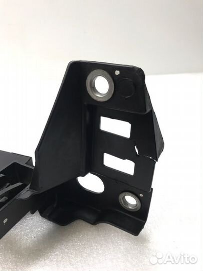 Кронштейн фары передний левый Volkswagen Polo 6R1