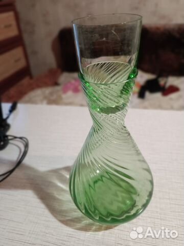 Графин ретро, зеленое стекло, рюмки и стопки