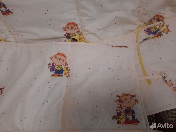 В детскую кроватку бортики