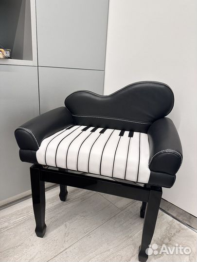 Банкетка для пианино, рояля