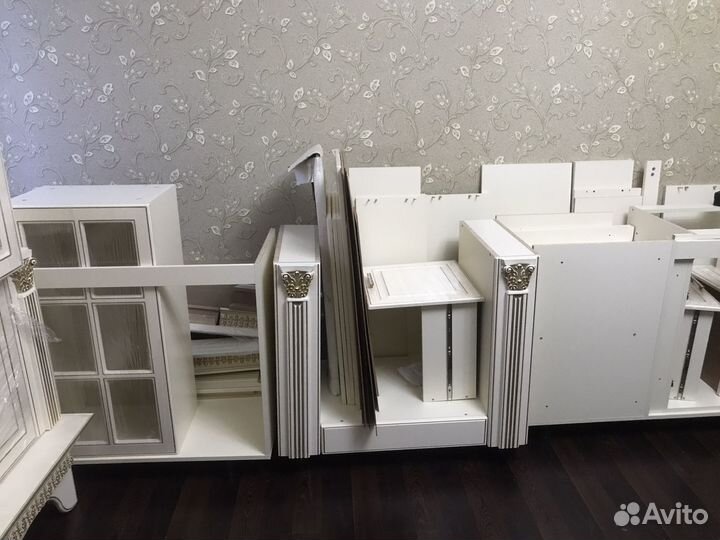 Кухонный гарнитур новый С столом