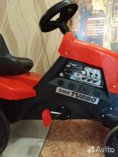 Продаётся трактор на педалях