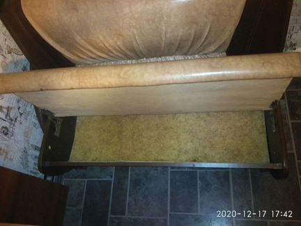 Кухонный диванчик кож. зам