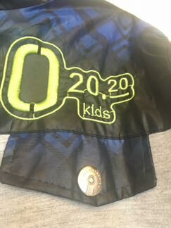 Ветровка для мальчика с капюшоном