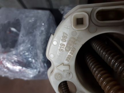 Топливный насос правый 4E0919087H Audi A8 D3 FSI