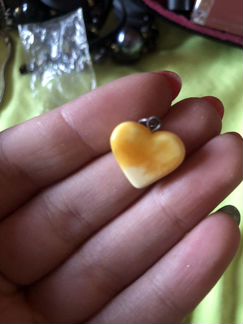 Кулон из янтаря