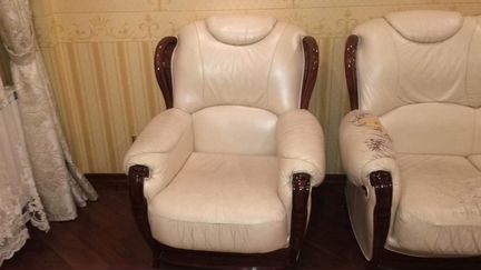 Кожанный диван и 2 кресла