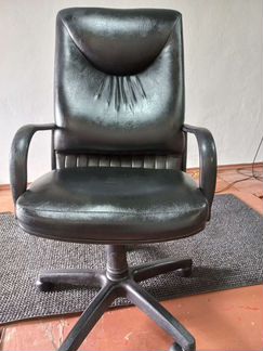 Офисное кресло руководителя бу