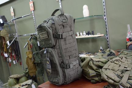 Однолямочный штурмовой рюкзак в оливе