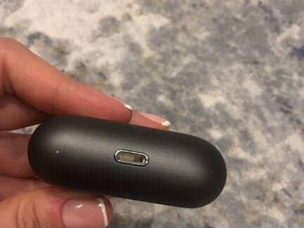 Зарядный кейс для AirPods Pro