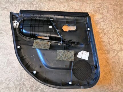 Панель зедней правой двери на Ниссан Ноут (Е11)