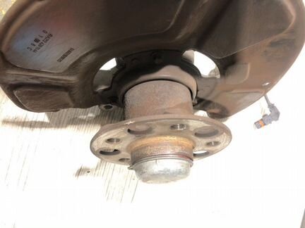 Кулак передний левый Mercedes-Benz E-Class W212