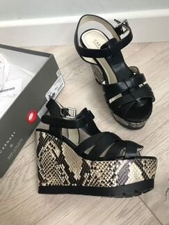 Новые босоножки Carnaby