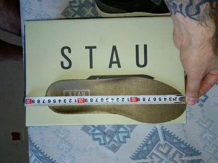 Кроссовки stau