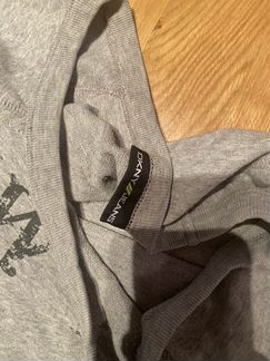 Футболка трикотажная со спущенным плечом dkny jean