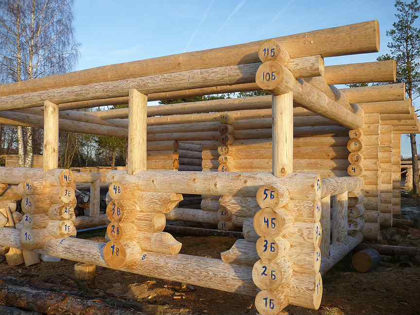 Срубы в твери. Сруб бани 3 на 3. Рубленая баня с мансардой. Бани с твери из сруба. Баня сруб тверь.