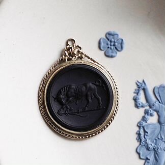 Wedgwood редкий кулон телец, серебро, Англия