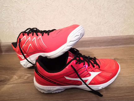 Волейбольные кроссовки Mizuno Hurricane Wave 3