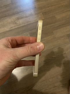 Телефон iPhone SE