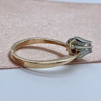 Золотое кольцо с бриллиантом