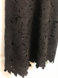 Платье из выбитого кружева