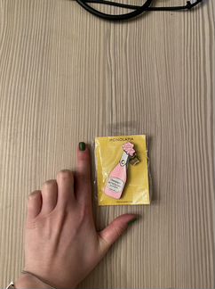 Брошь Monolama шампанское