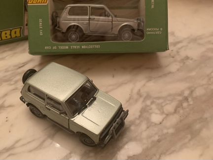 Модель автомобиля Нива металлик М1:43